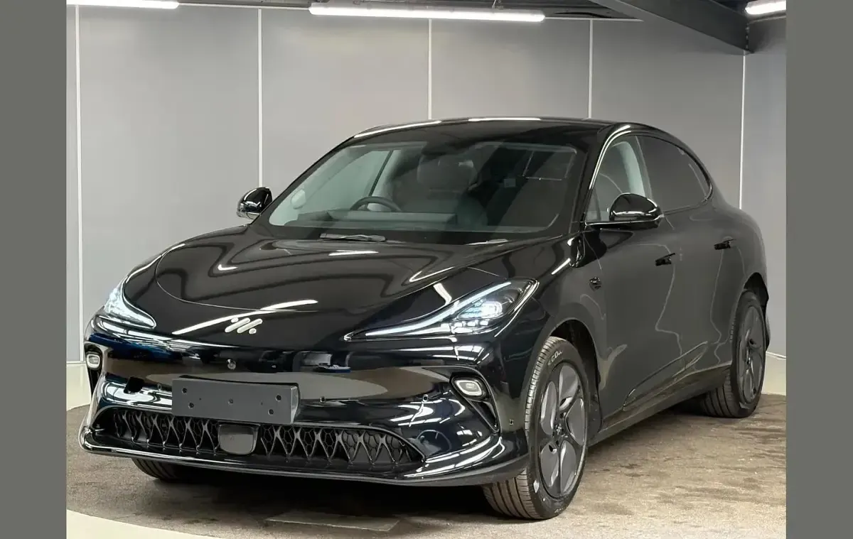 New MG IM6 300 kW (408 HP) 2026 Black SUV