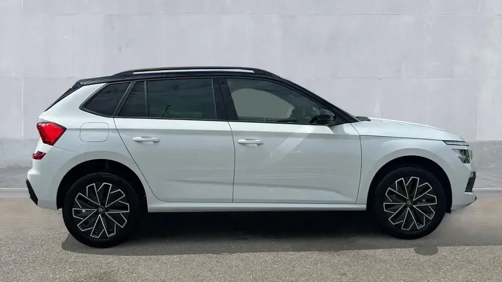 New Skoda Kamiq Design Edition 116 HP (85 kW) 2026 Moon white metallic black magic pearl effect SUV