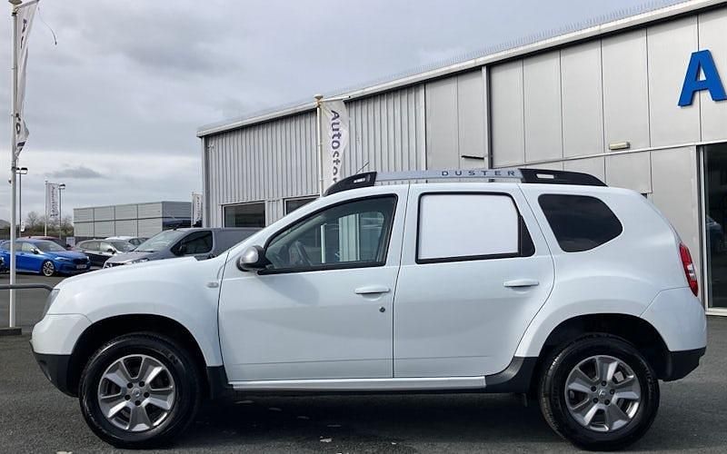 Used Dacia Duster Lauréate 109 HP (80 kW) 2017 White Estate