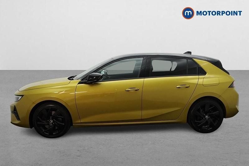 Used Vauxhall Astra GS Line 181 HP (133 kW) 2022 Yellow/black Hatchback