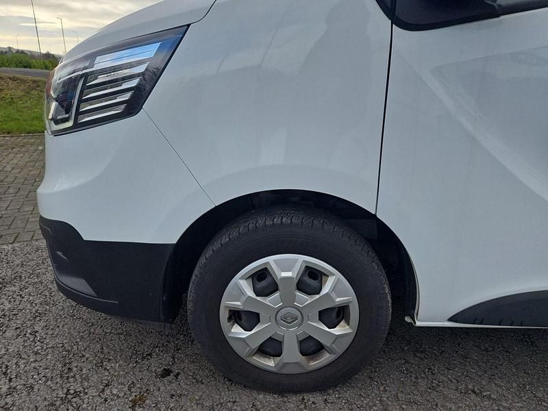 Used Renault Trafic Business 128 HP (94 kW) 2022 White MPV