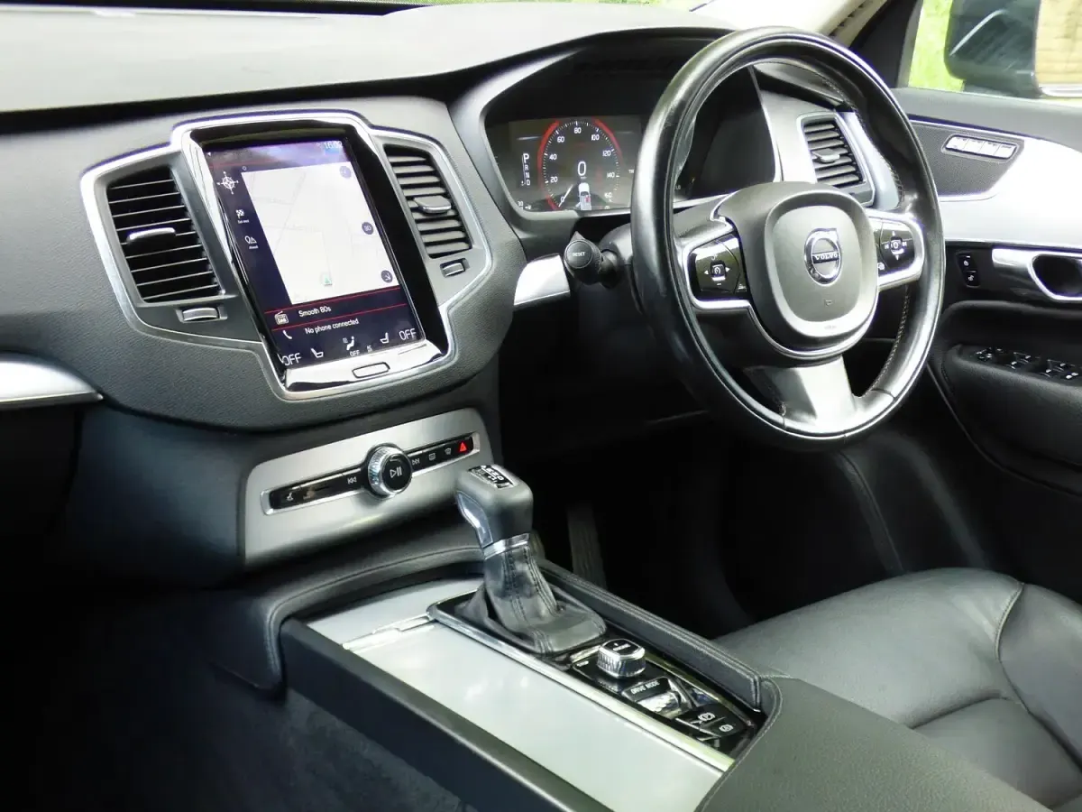 Used Volvo XC90 Momentum 235 HP (172 kW) 2016 Grey SUV