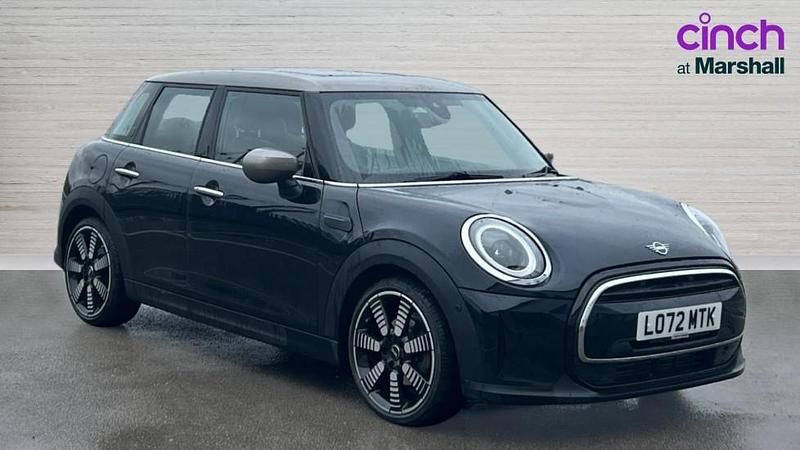 Used Mini Cooper Exclusive 136 HP (100 kW) 2022 Blue and black Hatchback