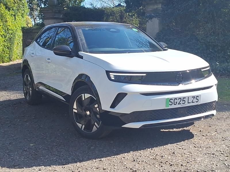 Brilliant paint arctic white New 2025 Vauxhall Mokka SUV | £20,998 (Good price) - Image 1/4
