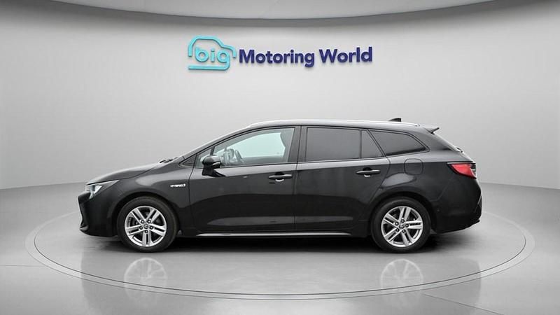 Used Toyota Corolla 122 HP (89 kW) 2020 Black Estate