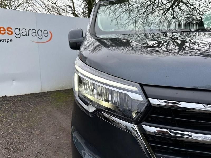 New Renault Trafic 2026 Slate grey MPV