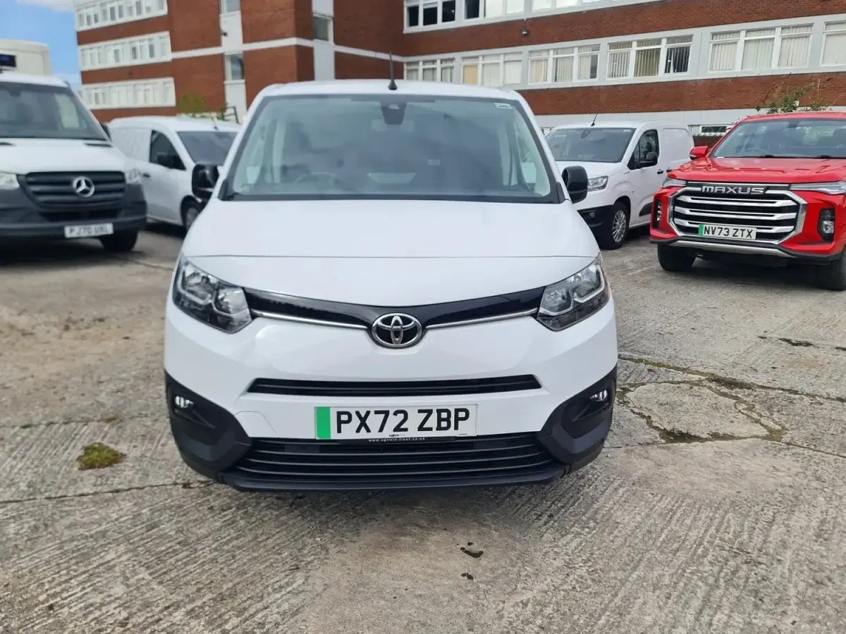 Usado Toyota Proace 50 kW (68 CV) 2022 Blanco Monovolumen
