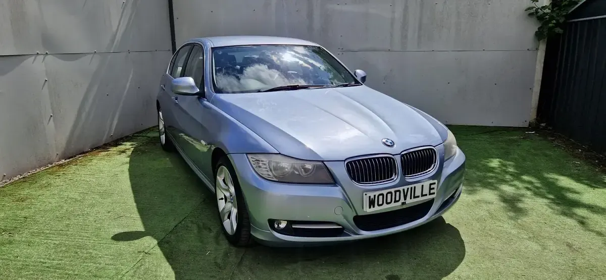 Used BMW 318 Exclusive 2011 Blue Sedan
