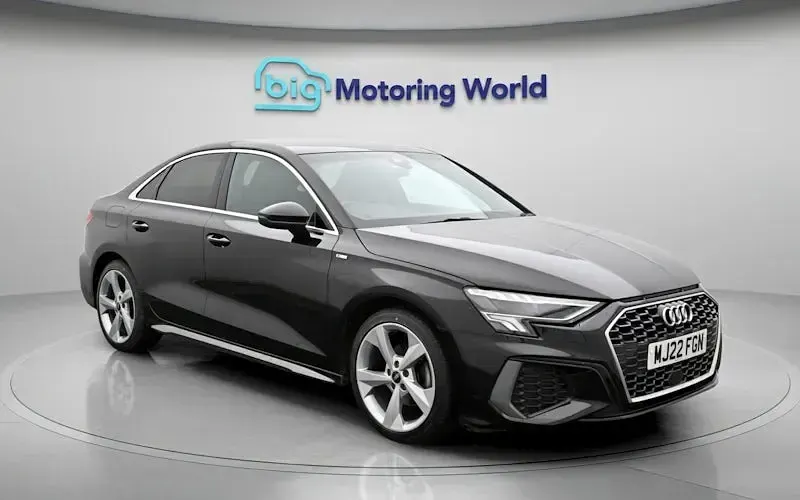 Usado Audi A3 S-Line 110 HP (80 kW) 2024 Sedan