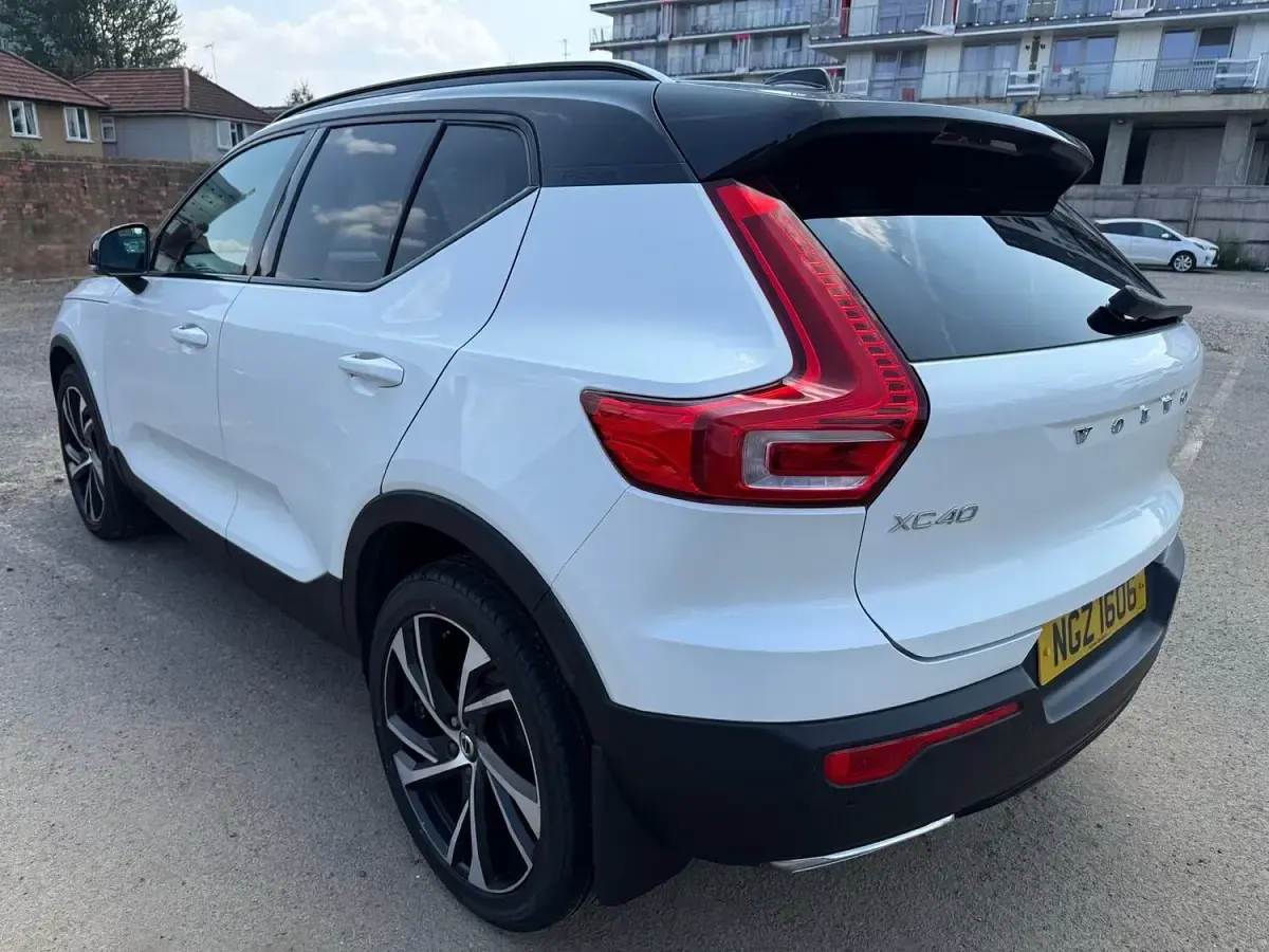 Used Volvo XC40 R-Design Pro 2019 White SUV