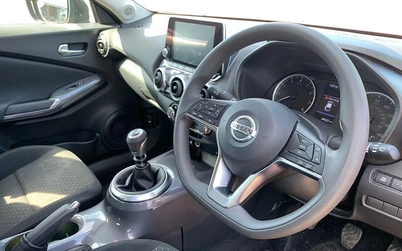 Używany Nissan Juke Acenta 114 KM (83 kW) 2022 Czerwony SUV