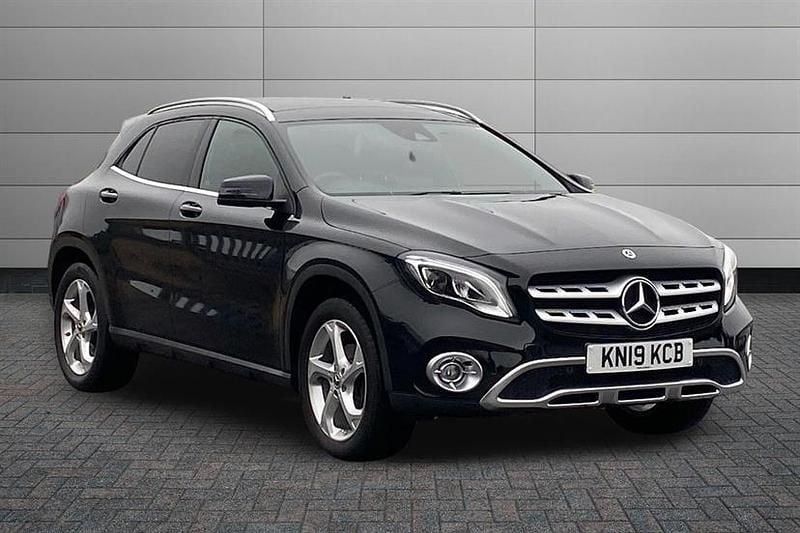 Cosmos black Used 2019 Mercedes 200 Premium Plus Hatchback | £19,795 (Fair price) - Image 1/4