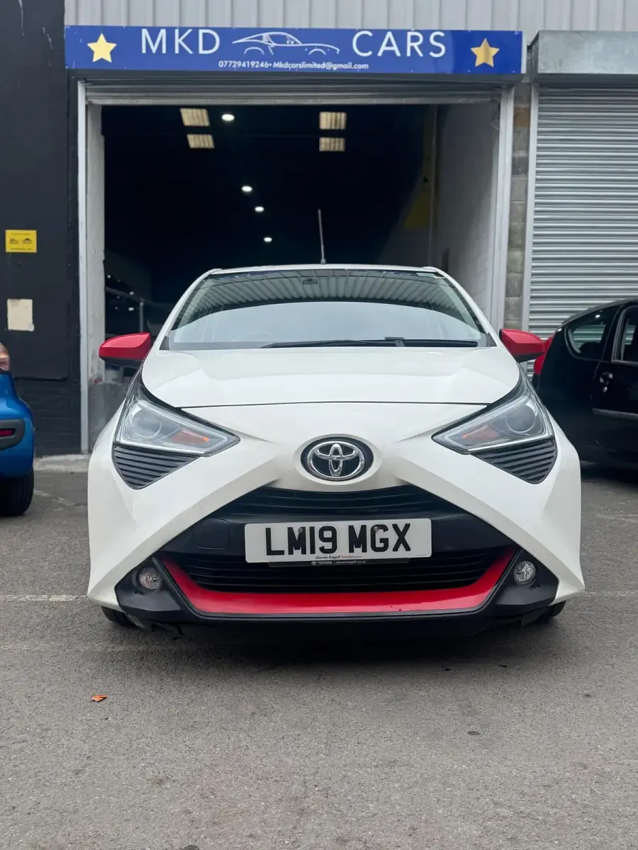 Used Toyota Aygo Trend 71 HP (52 kW) 2019 White Hatchback