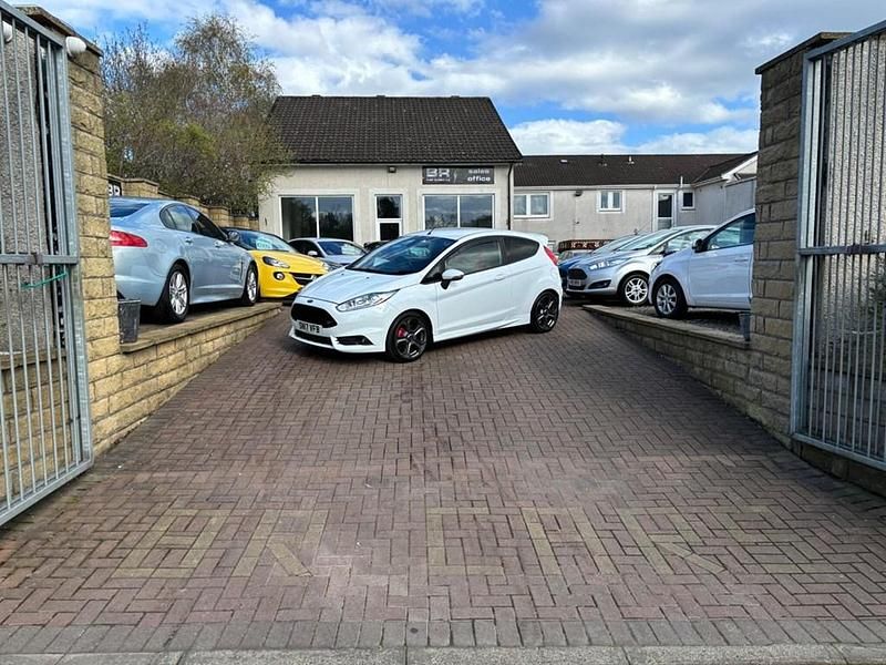 Używany Ford Fiesta ST 182 KM (133 kW) 2017 Biały Hatchback