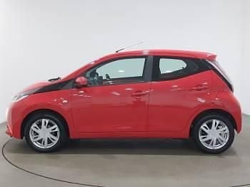 Used Toyota Aygo x-press 68 HP (50 kW) 2016 Red Hatchback