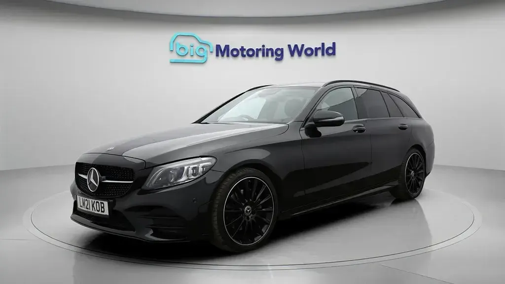 Usado Mercedes C200 AMG line 198 HP (145 kW) 2021 Preto Carrinha
