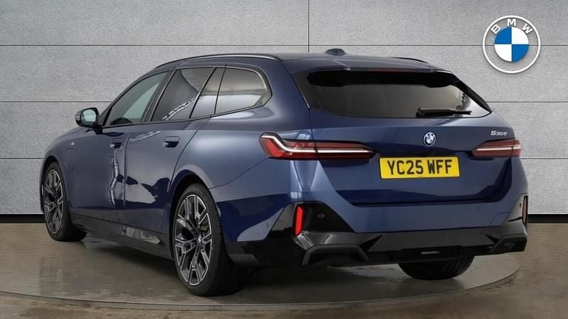 Used BMW 530e M Sport 295 HP (216 kW) 2025 Blue Estate