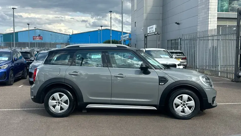 Used Mini Cooper Countryman Classic 134 HP (98 kW) 2019 Grey SUV