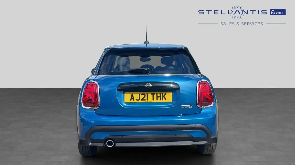 Usado Mini Cooper Classic 134 CV (98 kW) 2021 Azul Utilitario