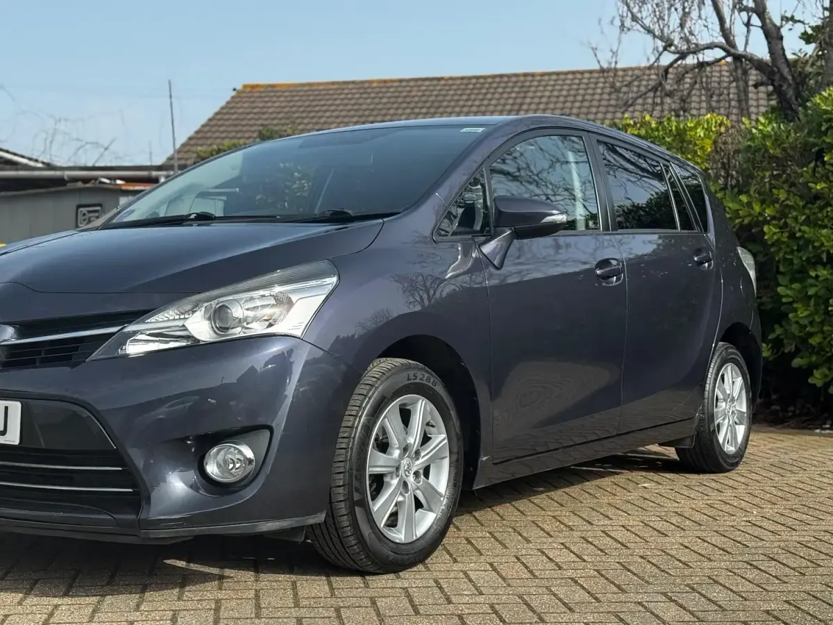 Used Toyota Verso Multidrive S 147 HP (108 kW) 2015 Blue MPV