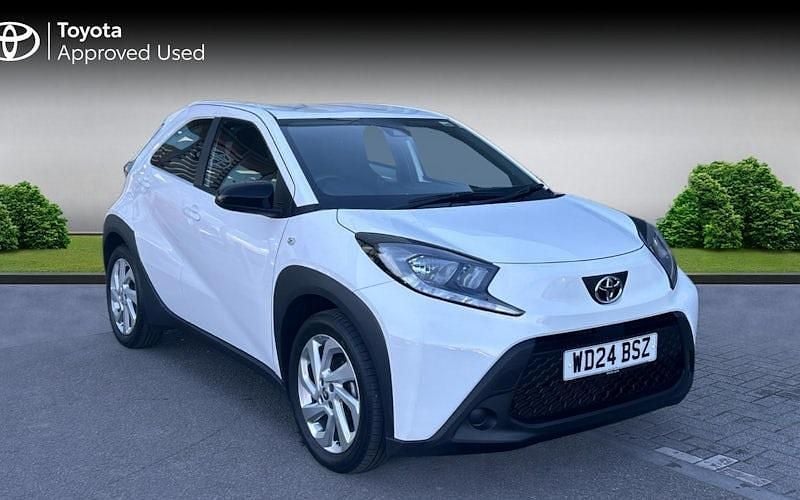 Used Toyota Aygo X PURE 72 HP (52 kW) 2024 Pure white SUV
