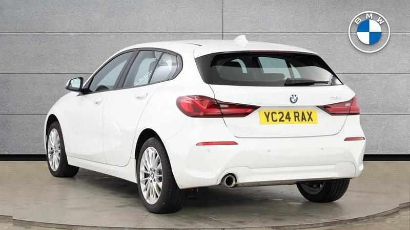 Begagnad BMW 116 Comfort Edition 114 HK (83 kW) 2024 Vit Halvkombi
