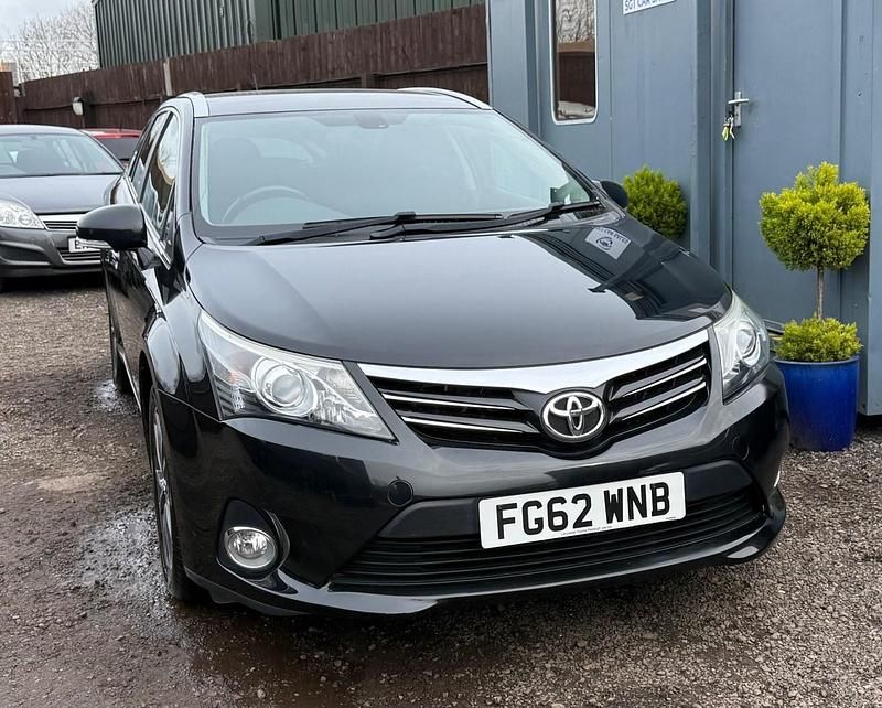 Used Toyota Avensis Multidrive S 147 HP (108 kW) 2012 Black Estate