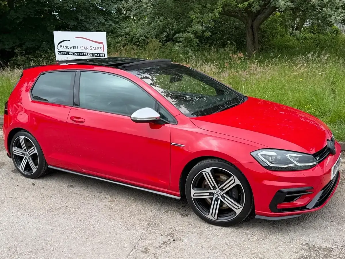 Used VW Golf VII R 2017 Red Hatchback