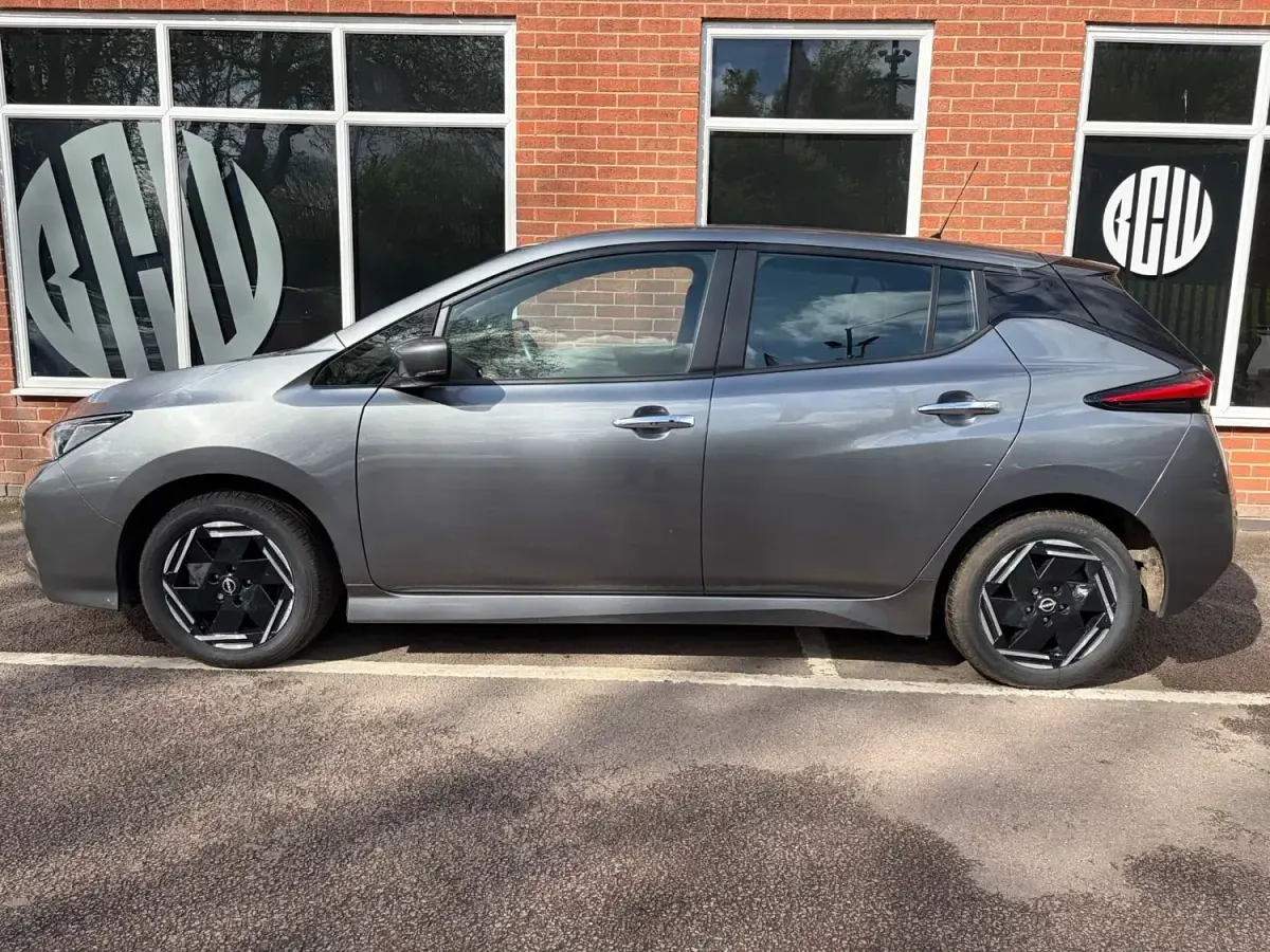 Gebraucht Nissan Leaf Acenta 110 kW (150 PS) 2022 Grau Kleinwagen