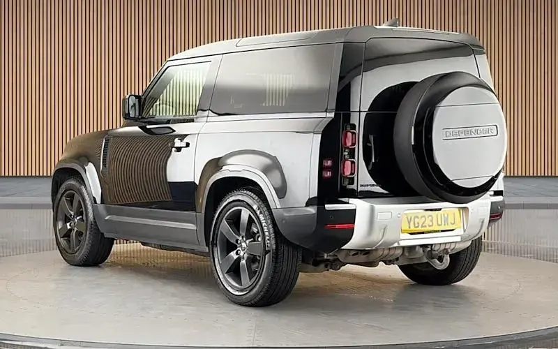 Used Land Rover Defender HSE 250 HP (183 kW) 2023 Black SUV
