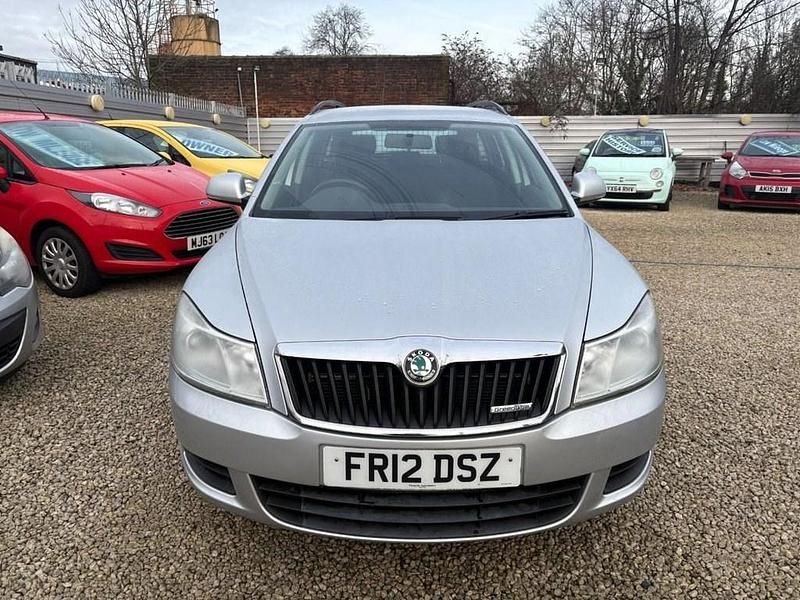Used Skoda Octavia GreenLine 105 HP (77 kW) 2012 Silver Estate