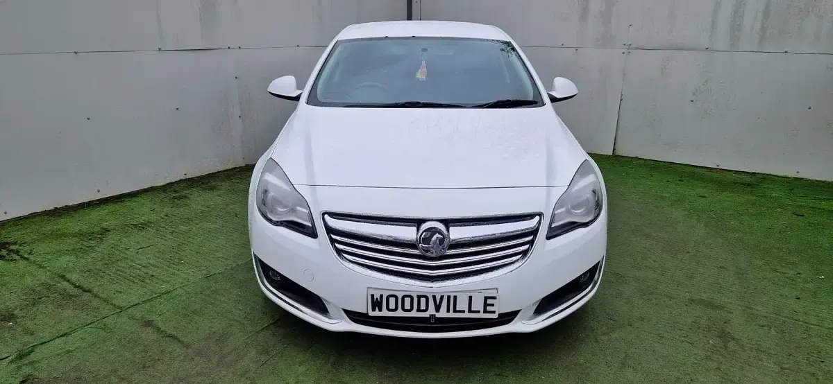 Used Vauxhall Insignia SRi 140 HP (102 kW) 2015 White Hatchback