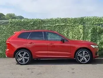 Used Volvo XC60 R-Design 340 HP (250 kW) 2021 Red SUV