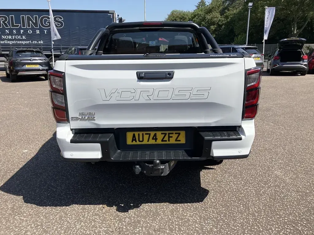 Used Isuzu D-Max 163 HP (119 kW) 2024 527 splash white Pickup