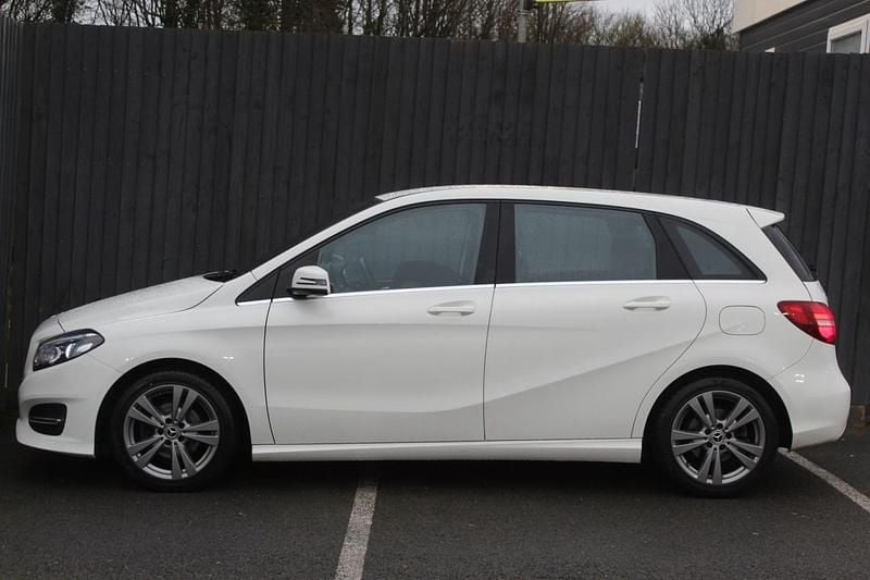 Used Mercedes B200 Exclusive 2018 White MPV