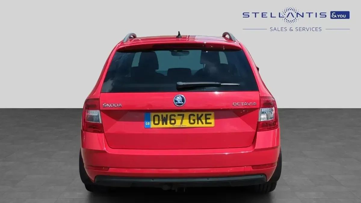 Used Skoda Octavia SE L 148 HP (108 kW) 2017 Red Estate