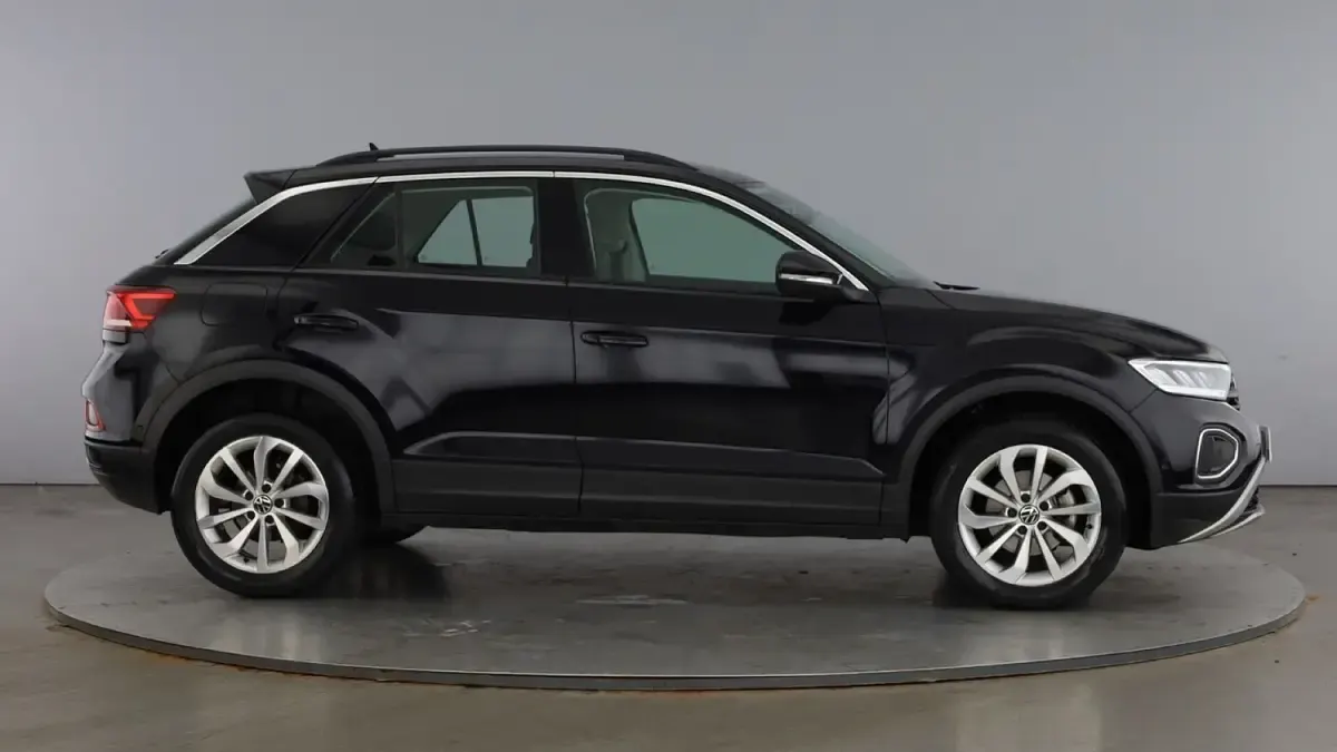 Used VW T-Roc Life 110 HP (80 kW) 2023 Black SUV