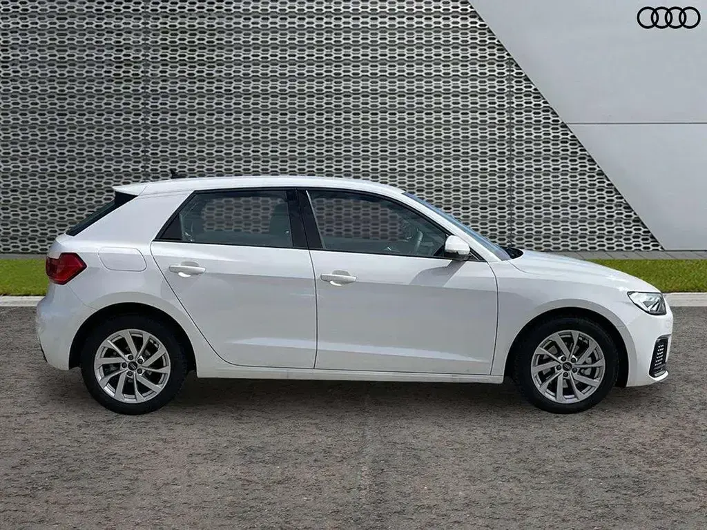 Used Audi A1 Sport 113 HP (83 kW) 2026 White SUV