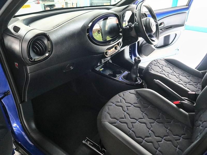 Usado Toyota Aygo 2023 Azul Utilitario