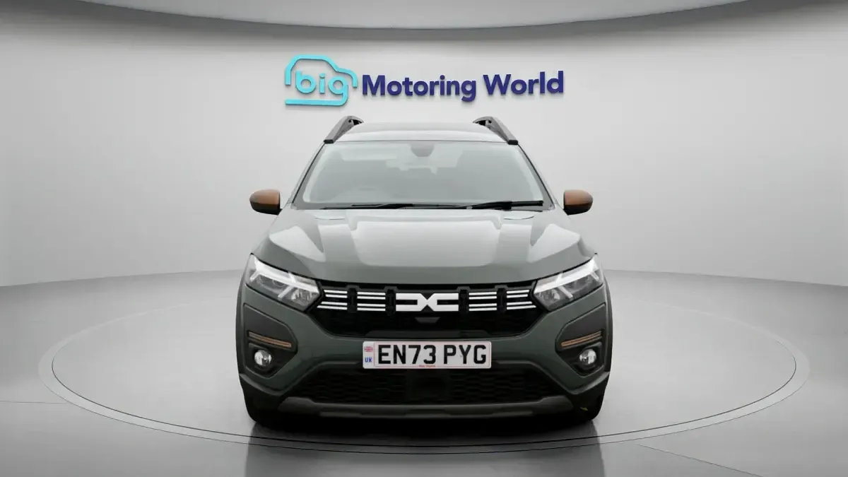 Used Dacia Jogger Extreme 141 HP (103 kW) 2024 Green MPV