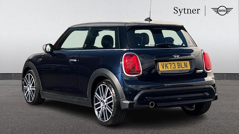 Usado Mini Cooper Exclusive 134 HP (98 kW) 2023 Preto Citadino
