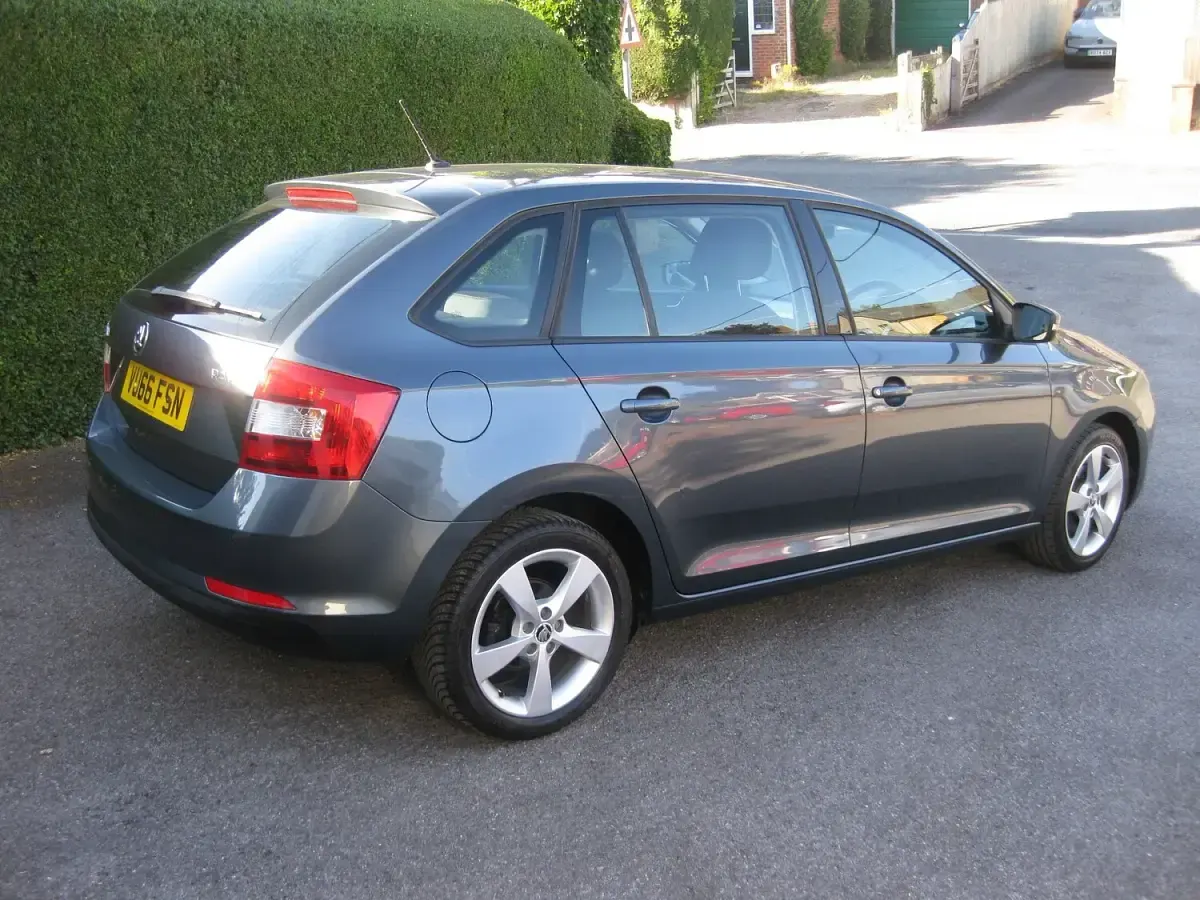 Used Skoda Rapid SE 90 HP (66 kW) 2016 Grey Hatchback