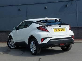 Used Toyota C-HR 122 HP (89 kW) 2023 White SUV