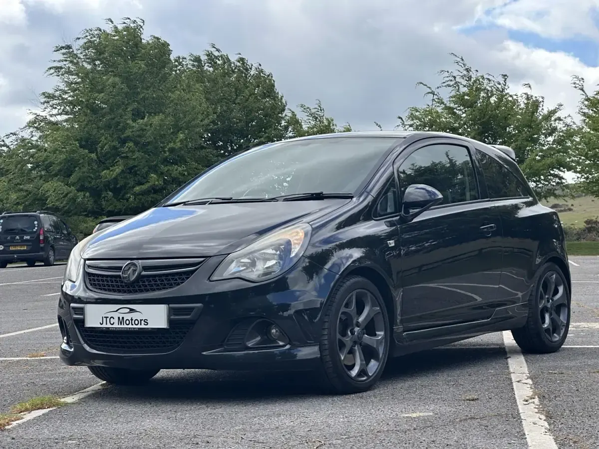 Second-hand Vauxhall Corsa 2013 Negru Hatchback