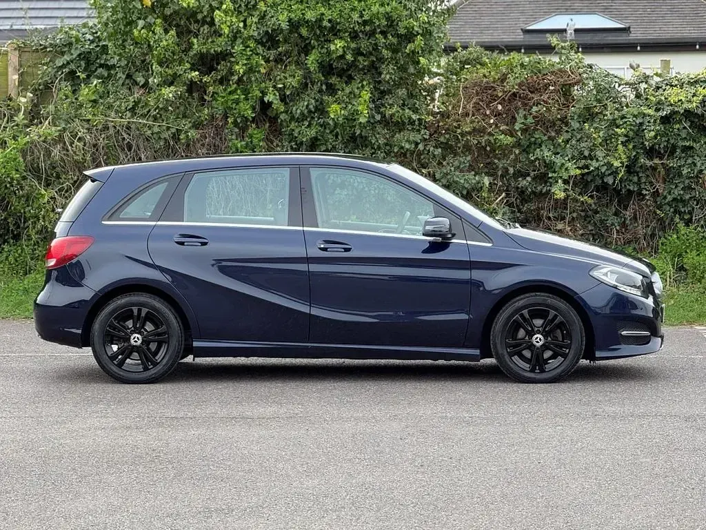 Used Mercedes B180 Executive 109 HP (80 kW) 2017 Blue Hatchback