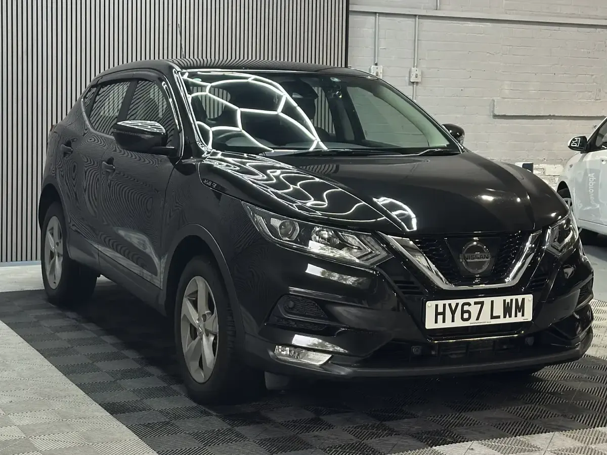 Used Nissan Qashqai Acenta 115 HP (84 kW) 2017 Black SUV