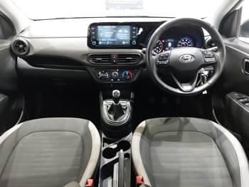 Used Hyundai i10 SE 67 HP (49 kW) 2020 White Hatchback