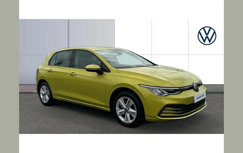 Used VW Golf VIII Life 147 HP (108 kW) 2020 Yellow Hatchback