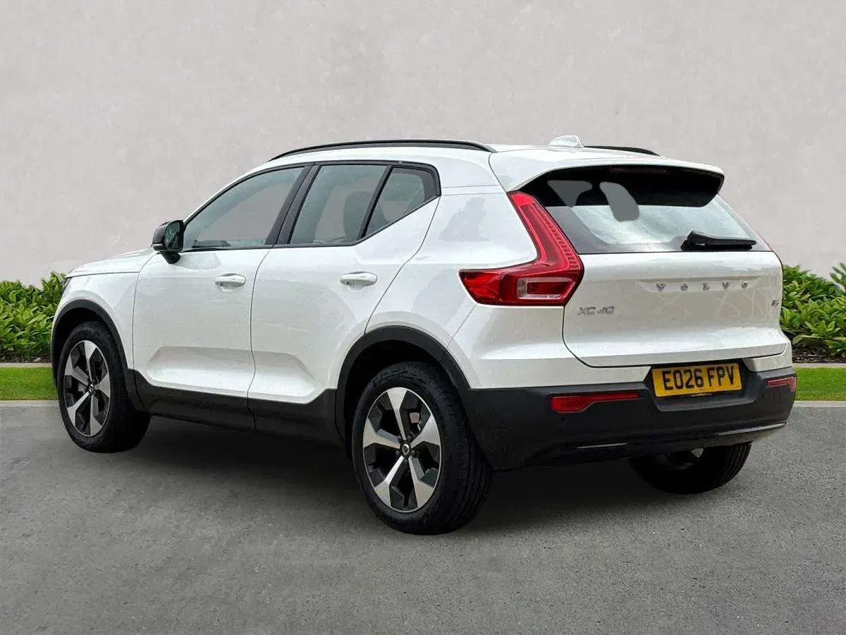 New Volvo XC40 Plus 2026 White SUV