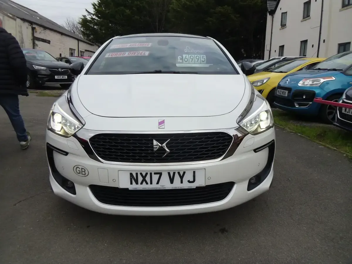 Used DS Automobiles DS5 Performance 150 HP (110 kW) 2017 White Hatchback